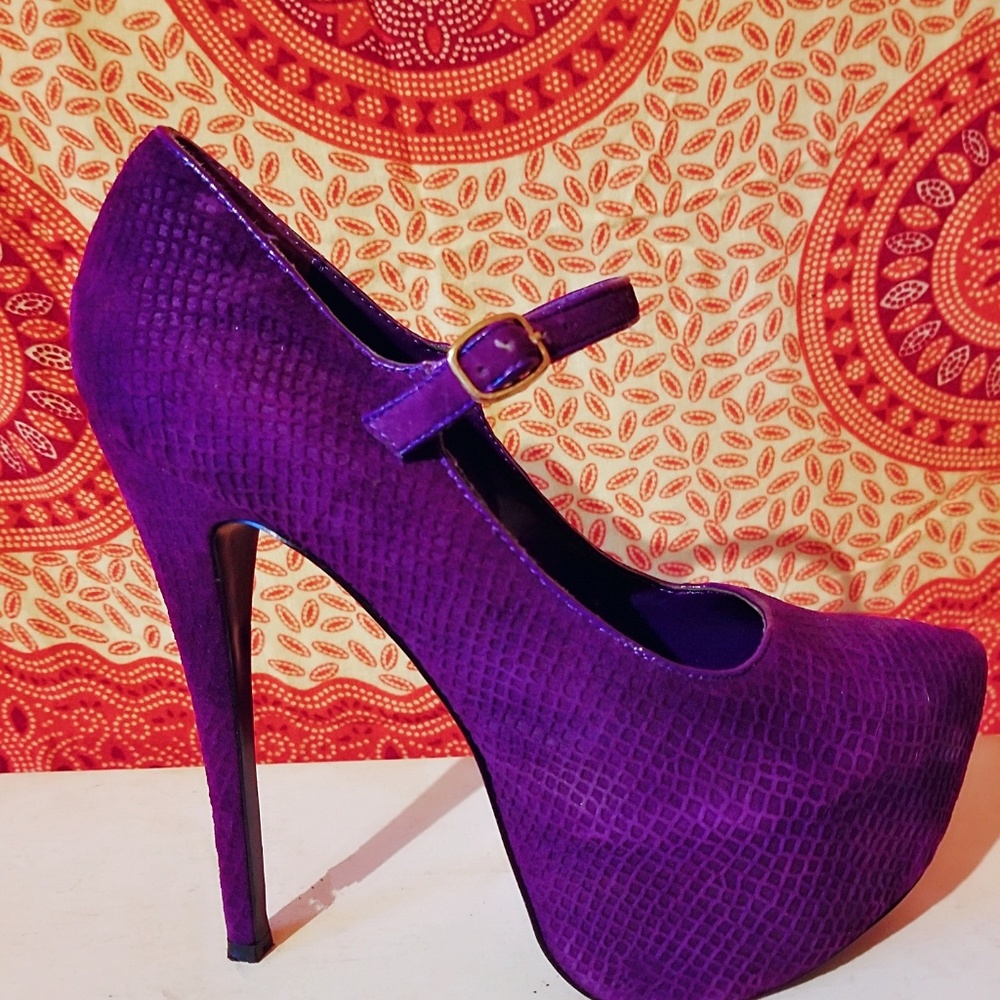 Steve Madden "Viktoree" Mary-Jane Platform Pump